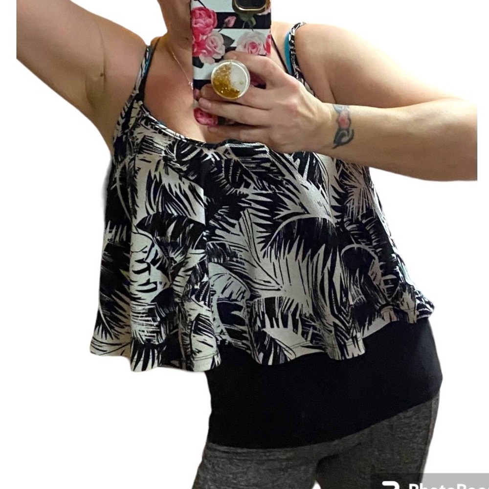 Decree Flowy crop tank top